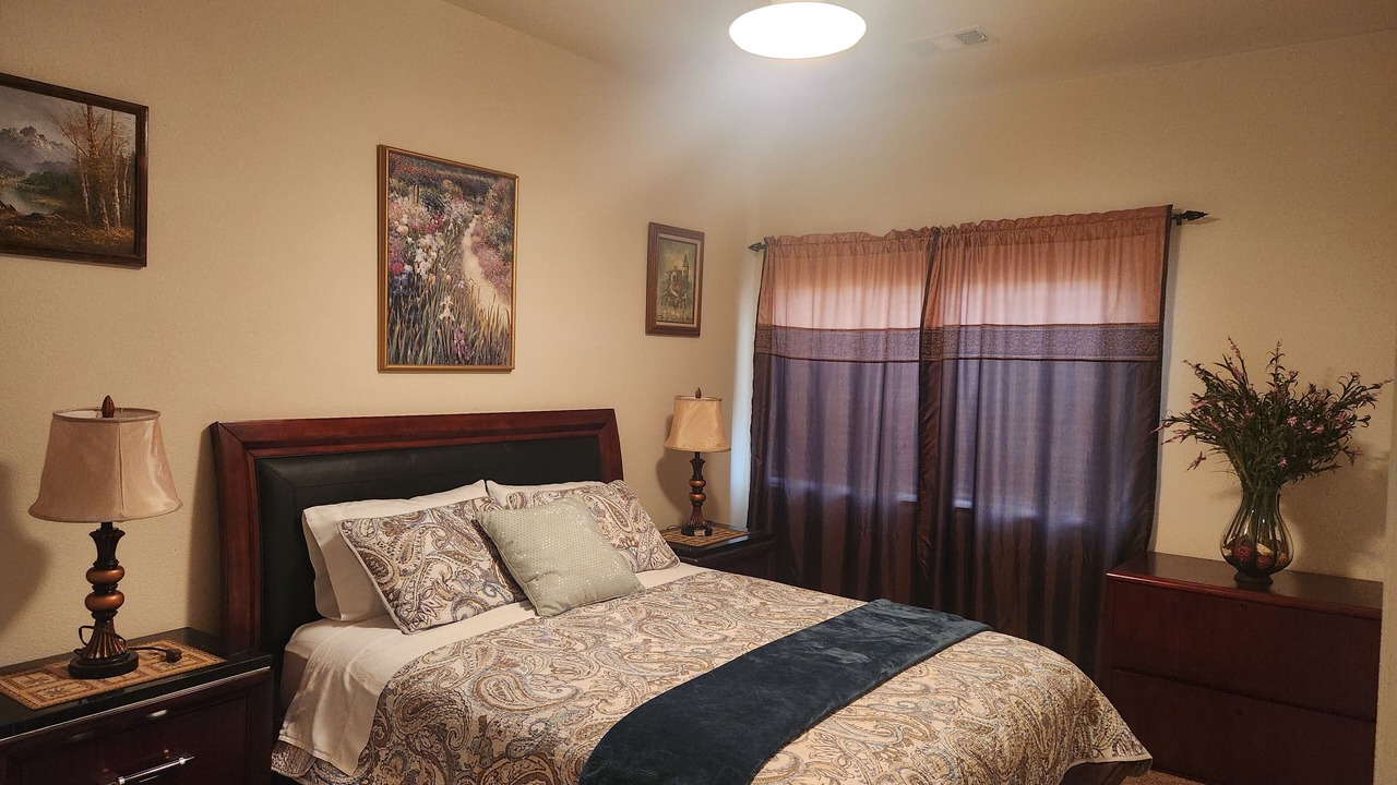 Photo of Bedroom in Enterprise