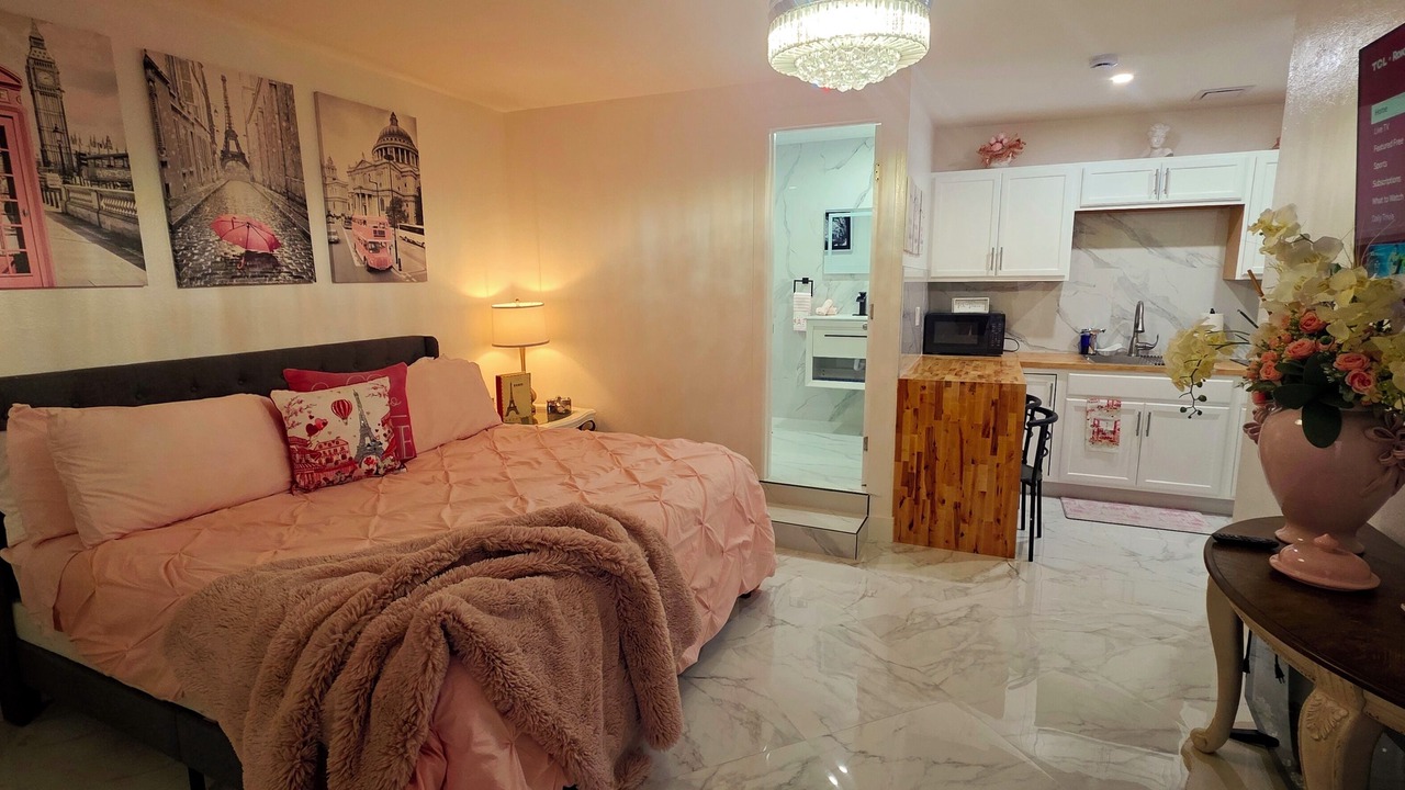 Photo of Bedroom in Enterprise