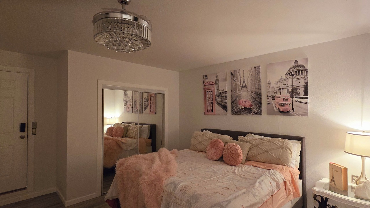 Photo of Bedroom in Enterprise