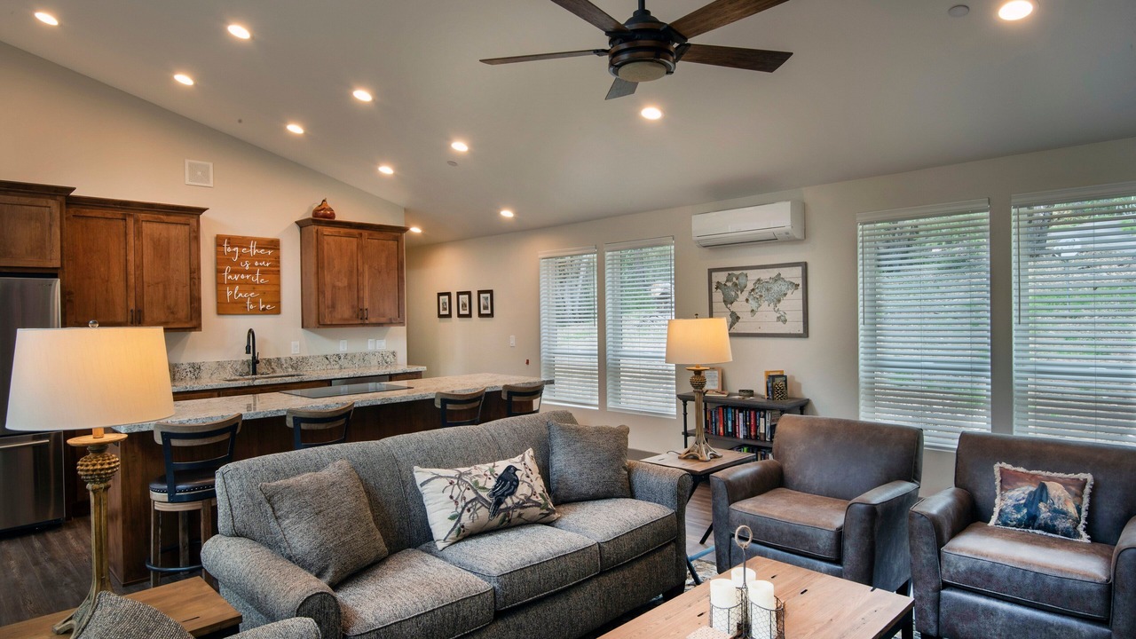 Photo of Livingroom in North Wawona