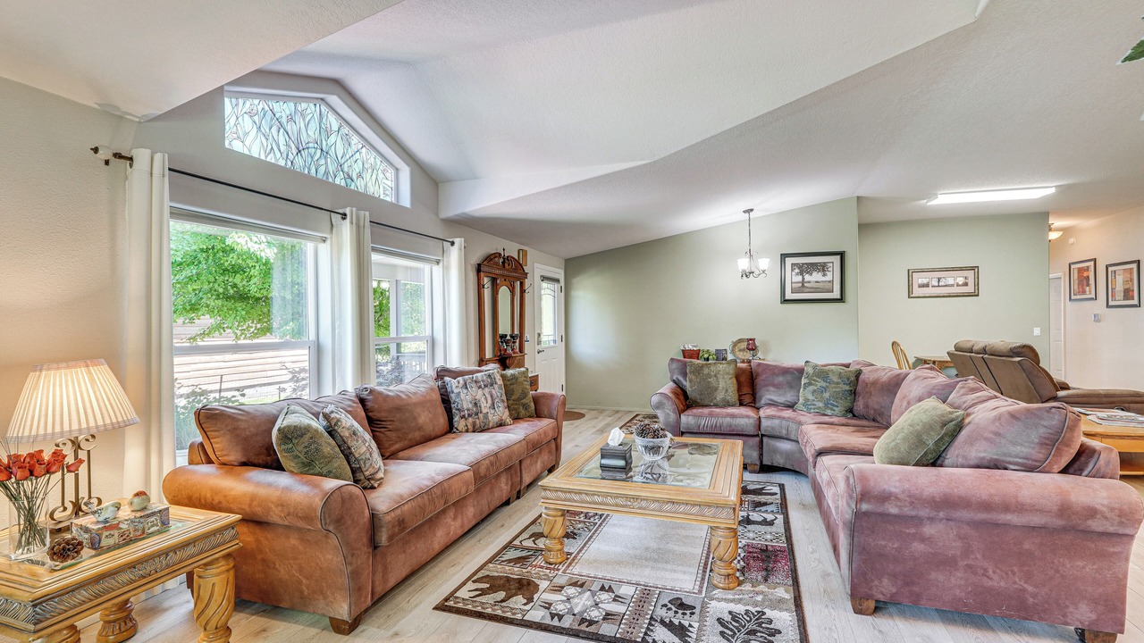 Photo of Bedroom in Shady Cove