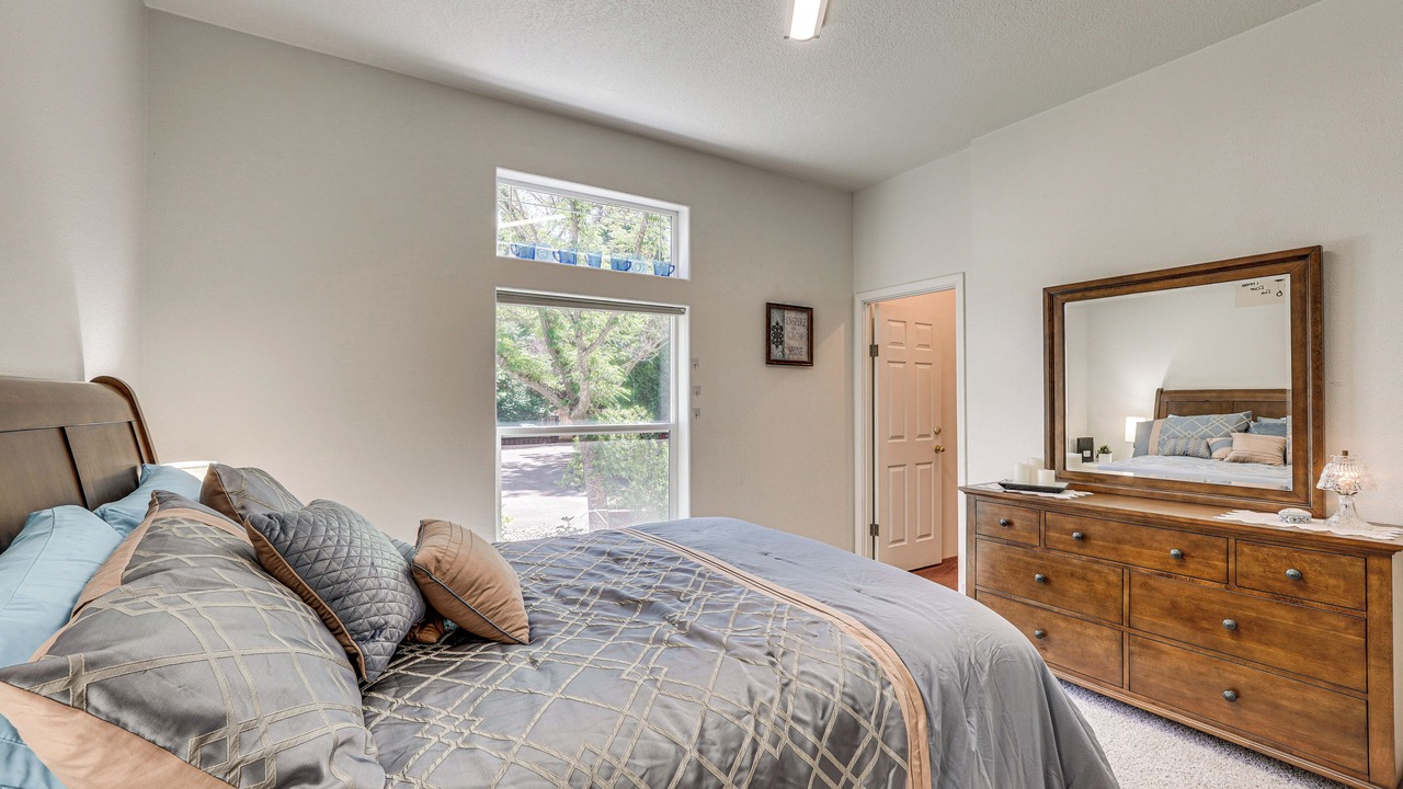 Photo of Bedroom in Shady Cove