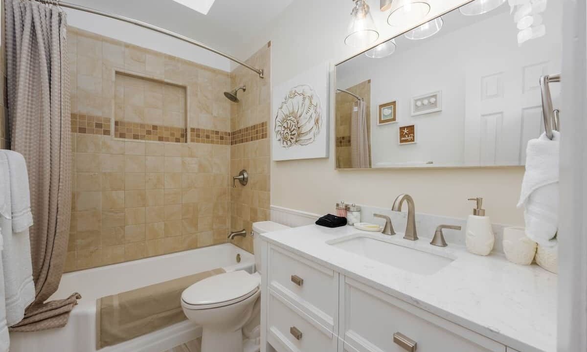 Photo of Bathroom in Lakeside