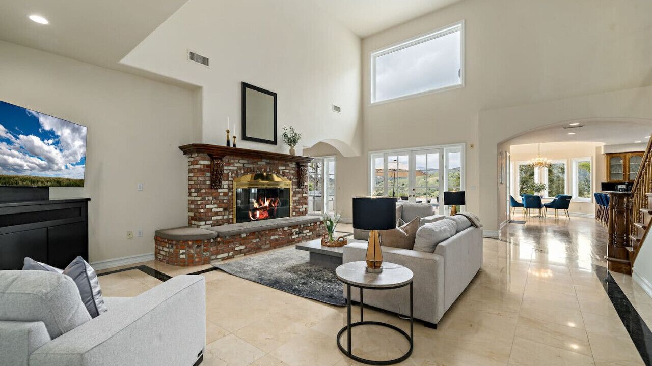 Photo of Livingroom in Anaheim Hills