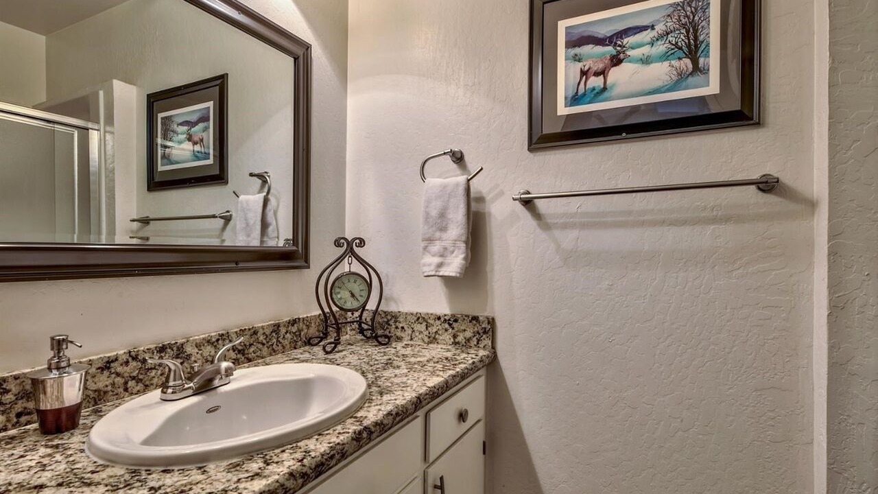 Photo of Bathroom in Bijou Park