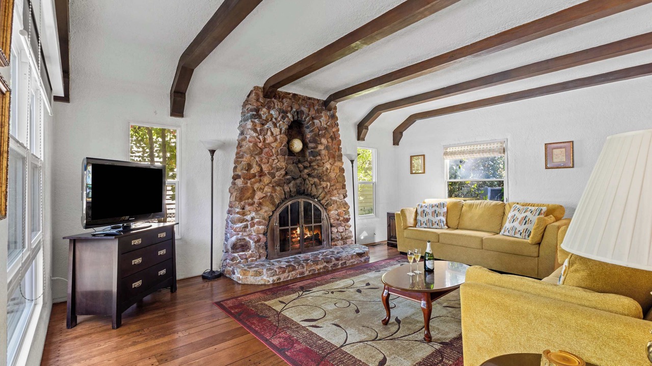 Photo of Livingroom in Guerneville