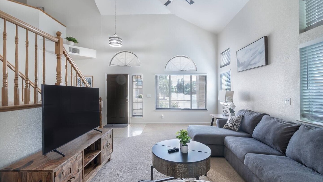 Photo of Livingroom in Southwestern Sacramento