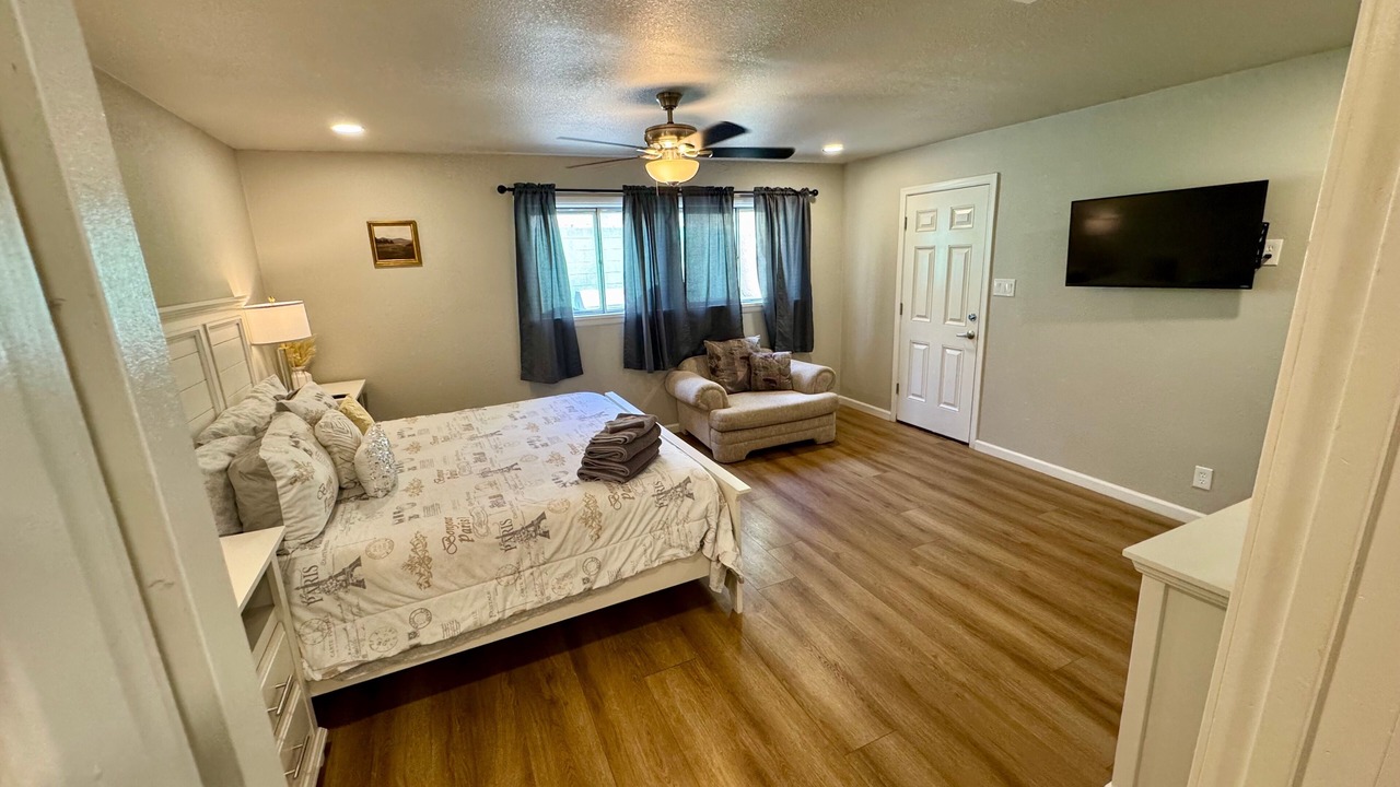 Photo of Bedroom in Globe