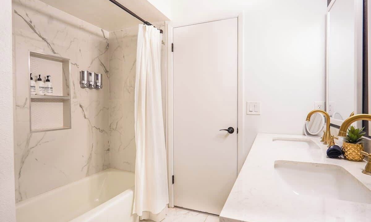 Photo of Bathroom in Optimist Park SW