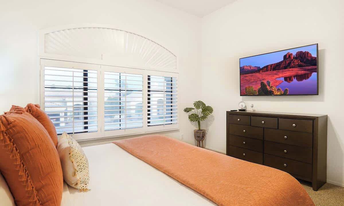 Photo of Bedroom in Crystal Shores