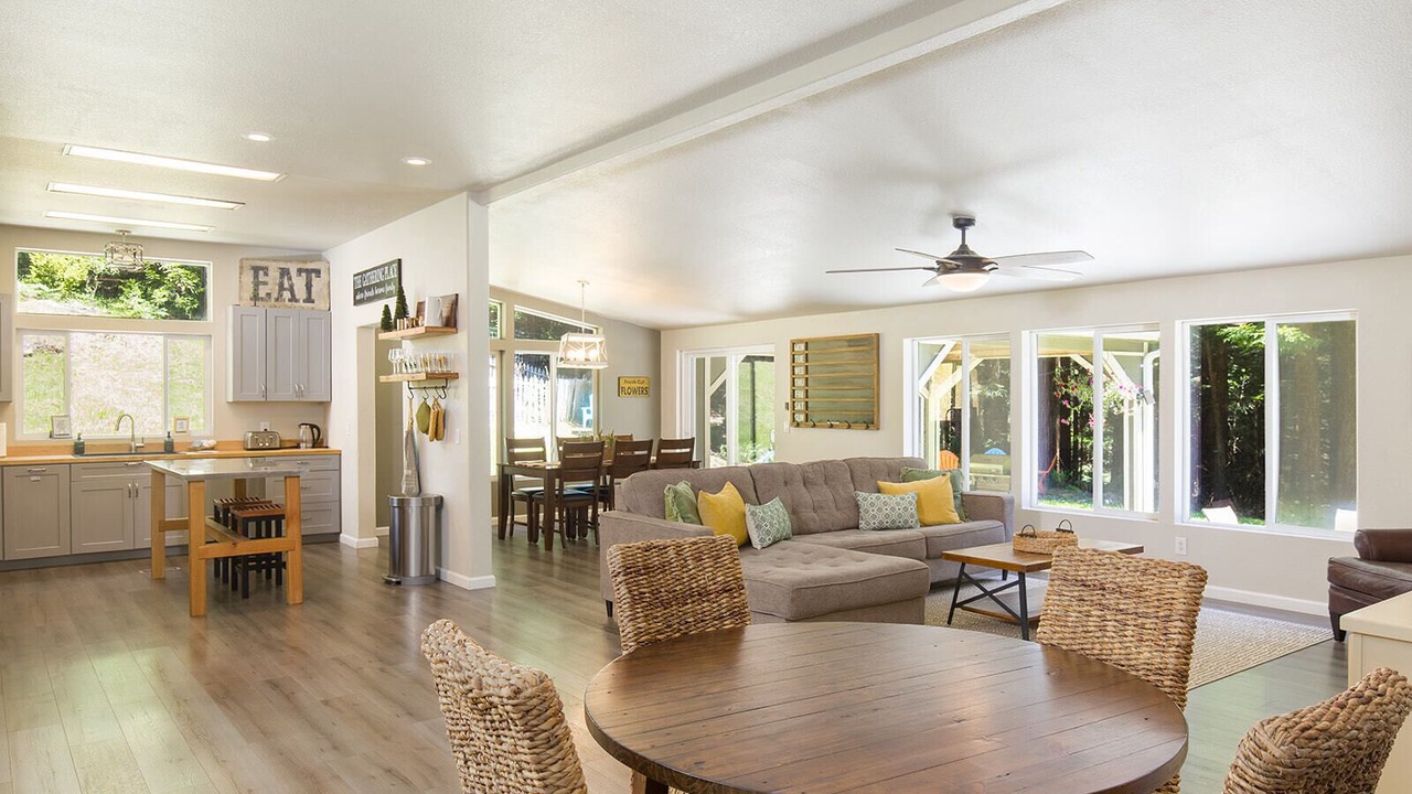 Photo of Livingroom in McKinleyville