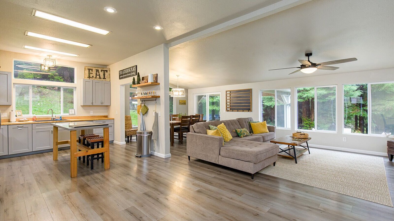 Photo of Livingroom in McKinleyville