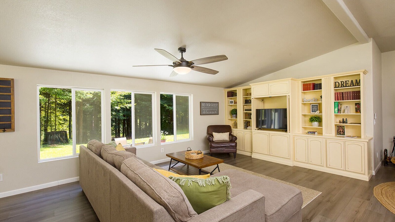 Photo of Livingroom in McKinleyville