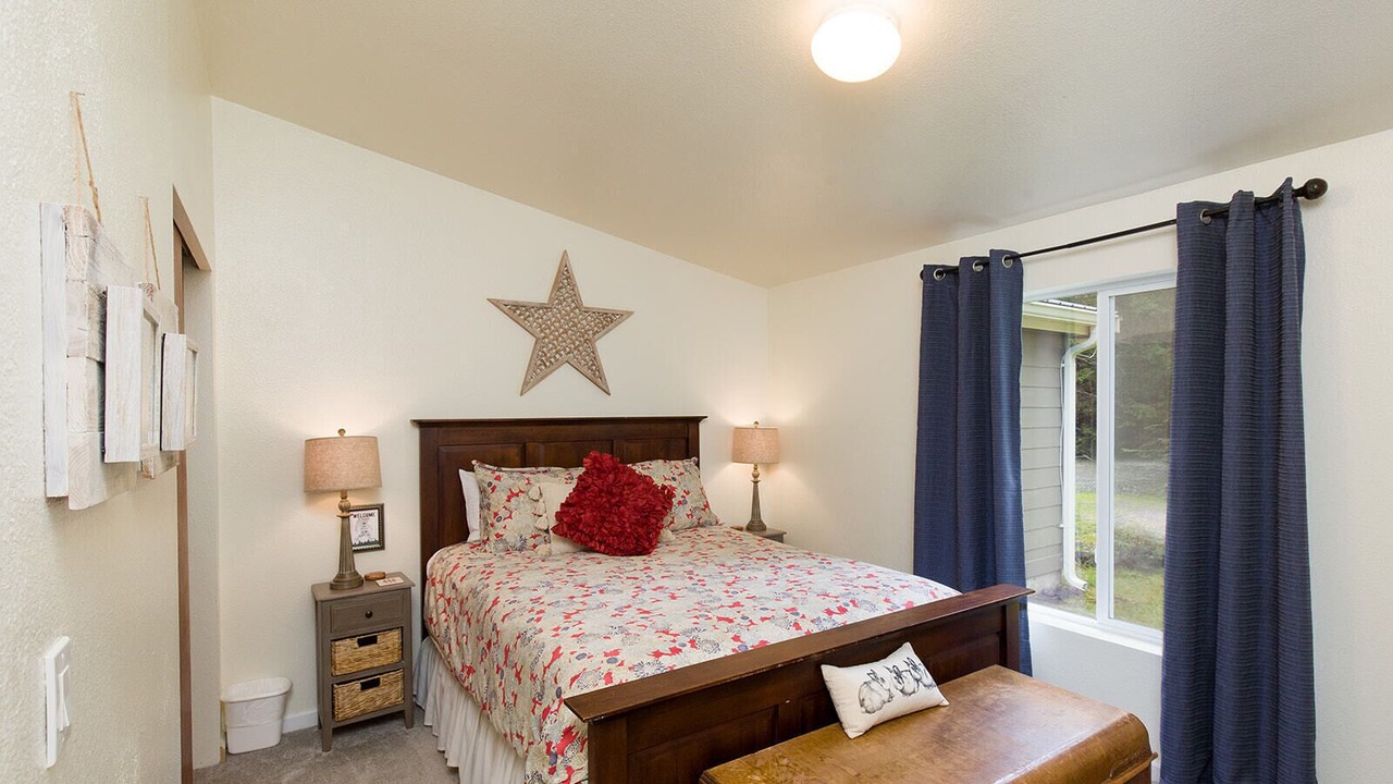 Photo of Bedroom in McKinleyville
