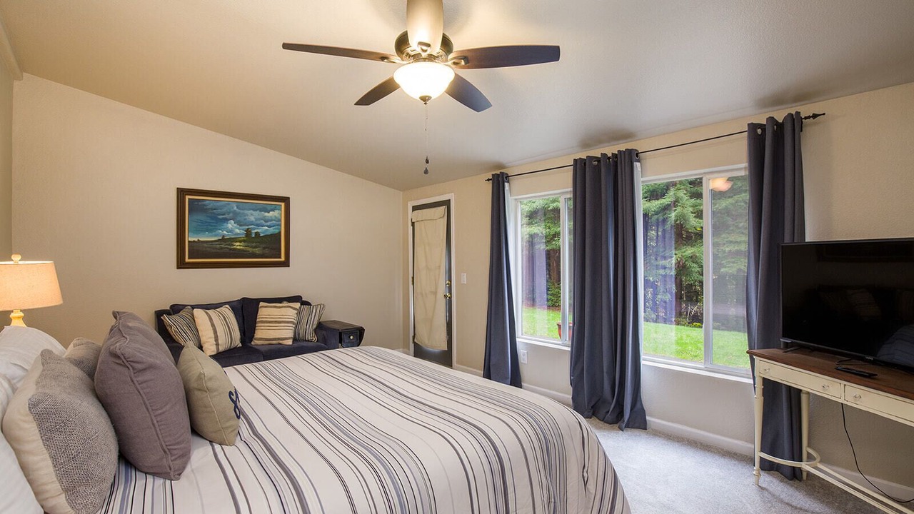 Photo of Bedroom in McKinleyville
