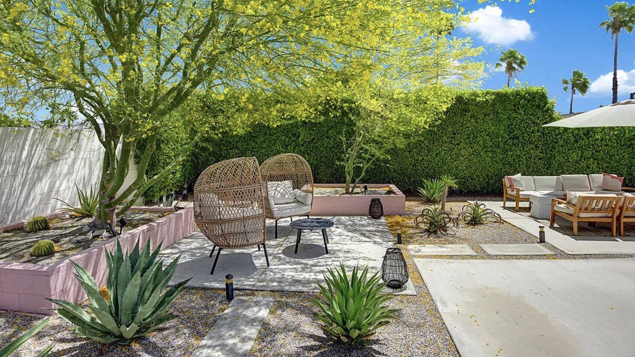 Photo of Patio Balcony in Racquet Club West