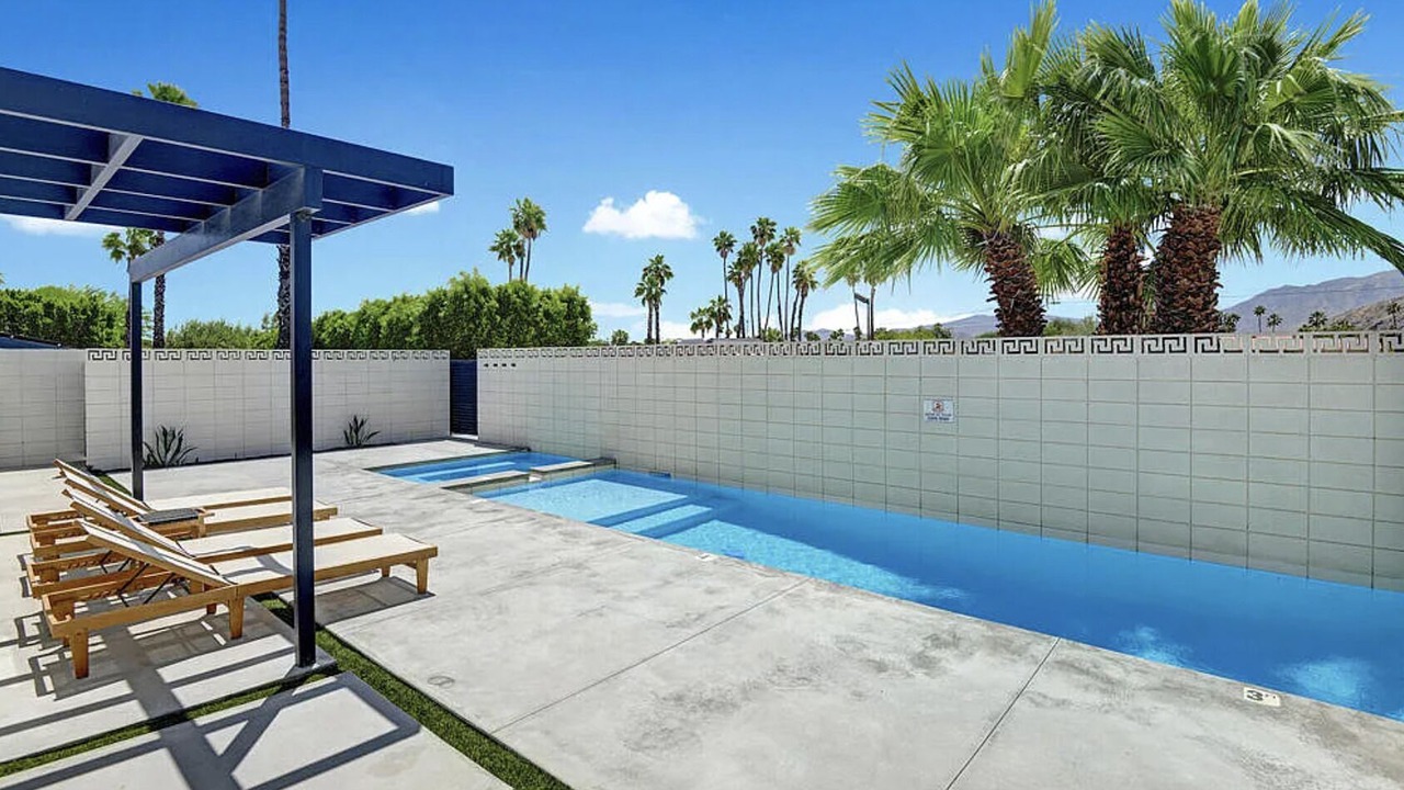 Photo of Outdoor in Racquet Club West