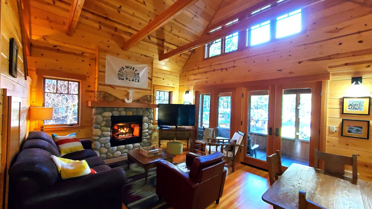 Photo of Livingroom in McKenzie Bridge