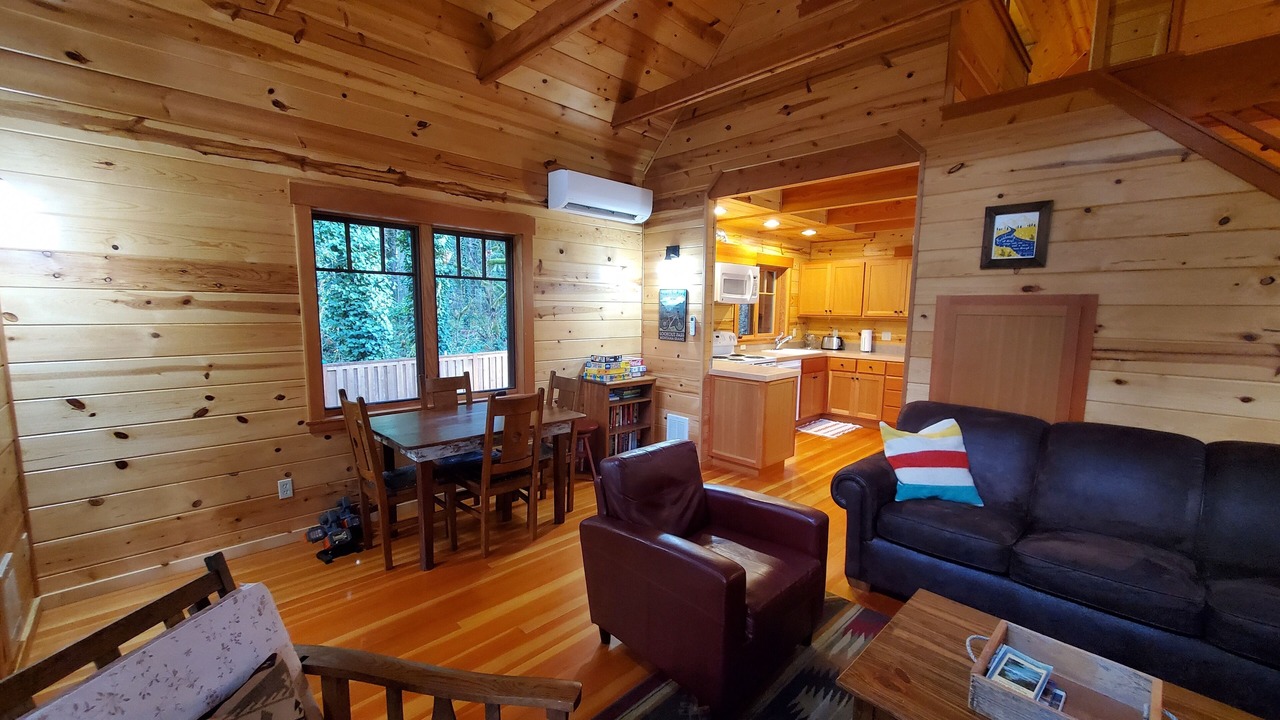 Photo of Livingroom in McKenzie Bridge