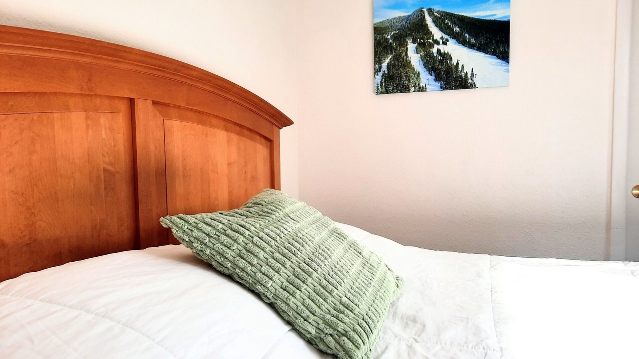 Photo of Bedroom in Oakridge