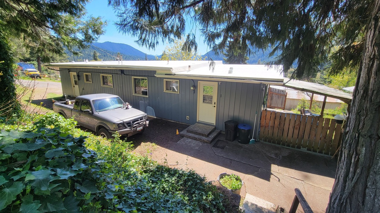 Photo of Outdoor in Oakridge