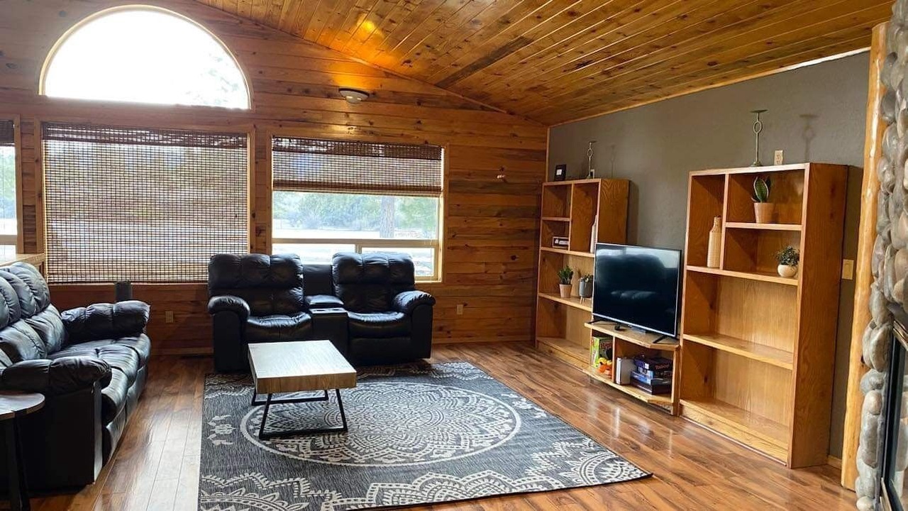 Photo of Livingroom in Weed