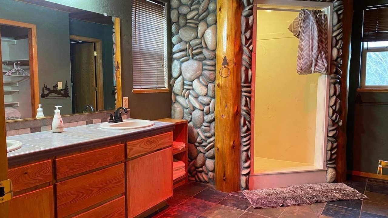 Photo of Bathroom in Weed