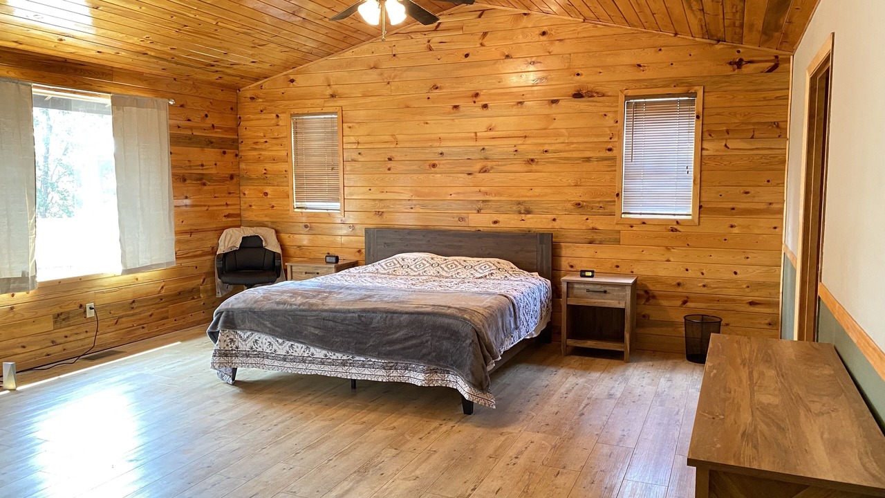 Photo of Bedroom in Weed
