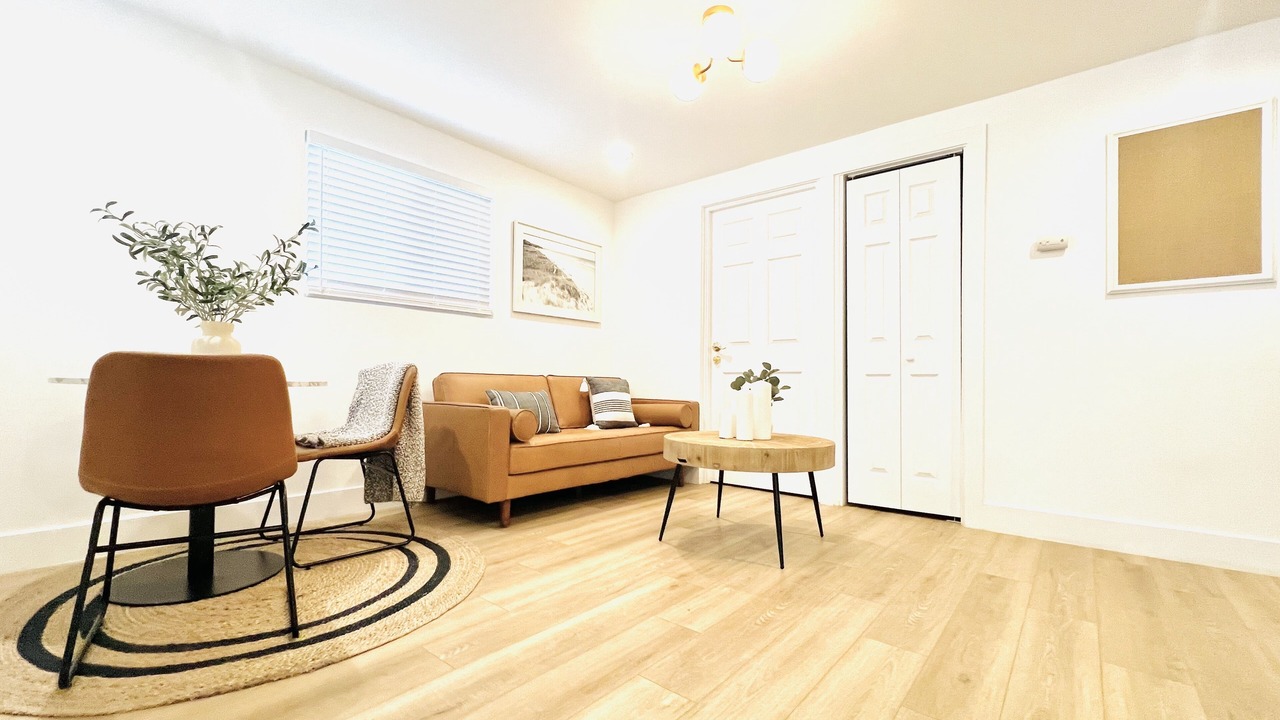 Photo of Livingroom in Corridor