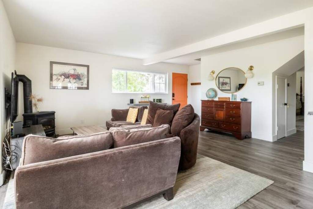 Photo of Livingroom in Geyserville