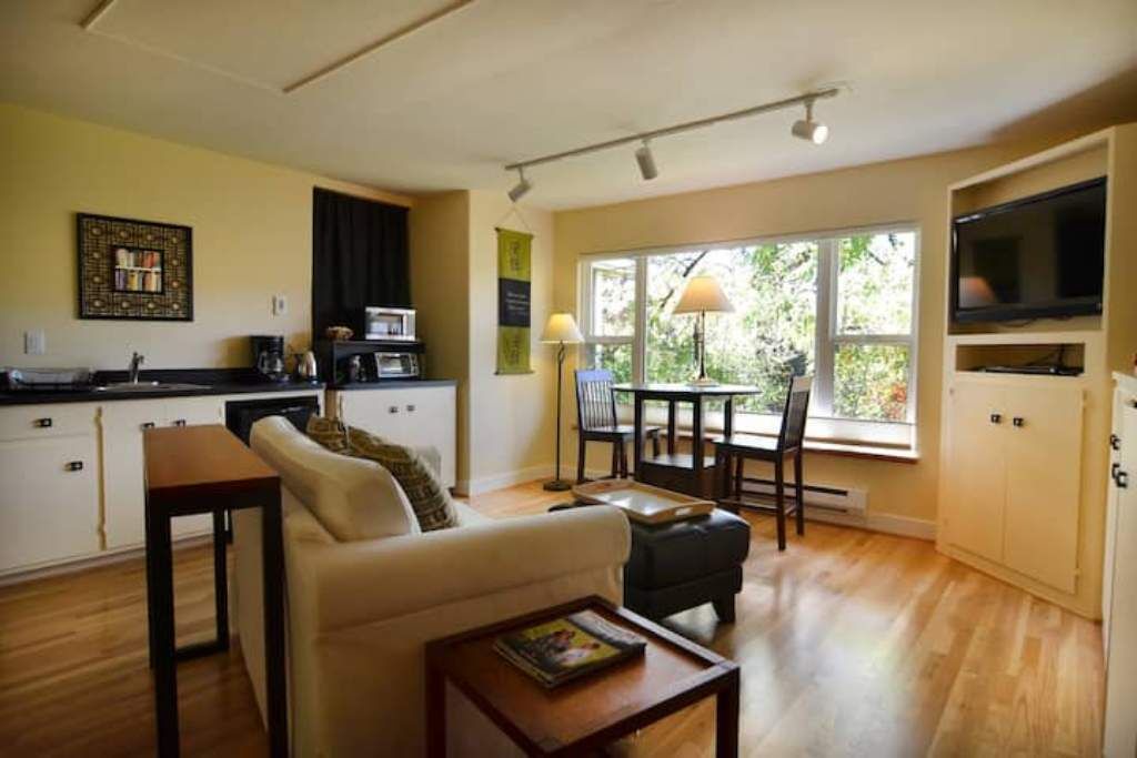 Photo of Livingroom in Amazon