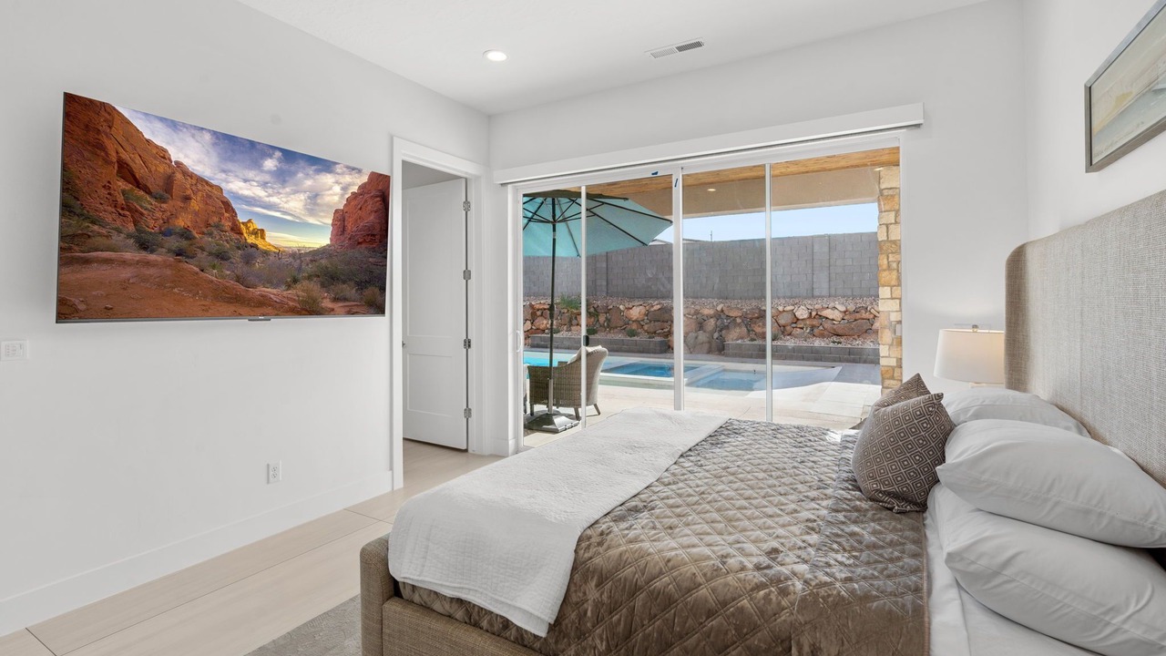 Photo of Bedroom in Hurricane