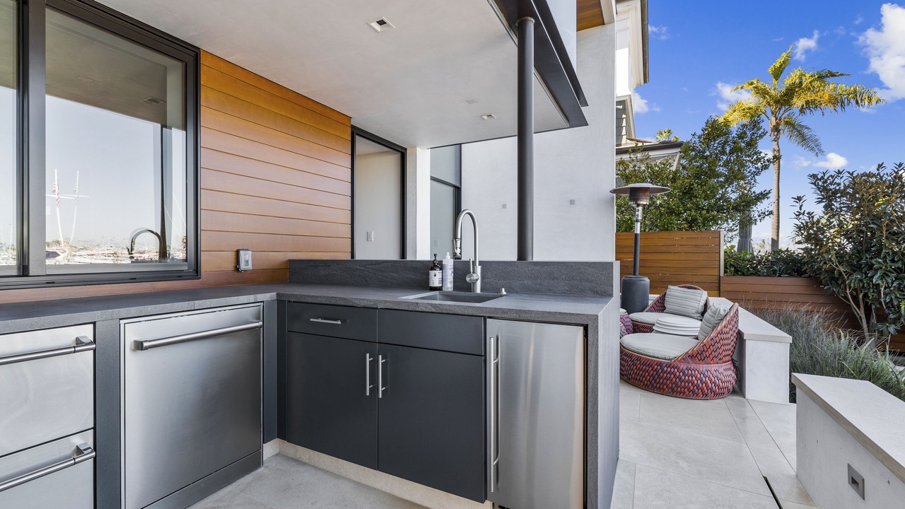 Photo of Patio Balcony in Balboa Peninsula