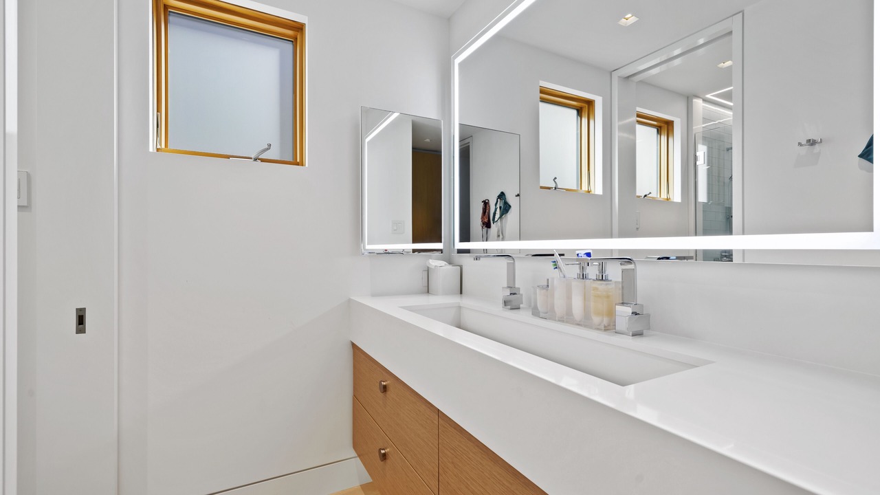 Photo of Bathroom in Balboa Peninsula