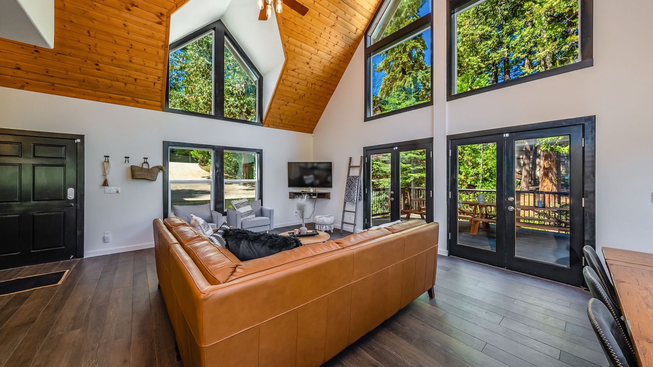 Photo of Livingroom in Shaver Lake