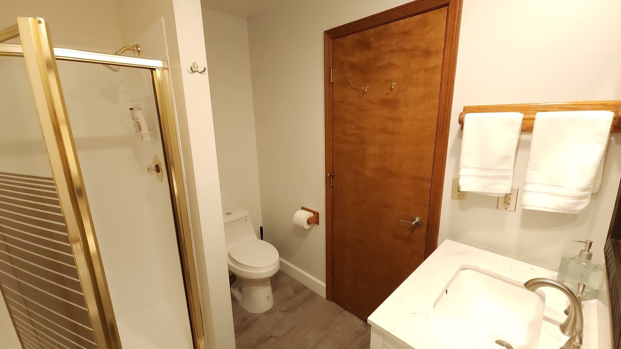 Photo of Bathroom in Shingletown