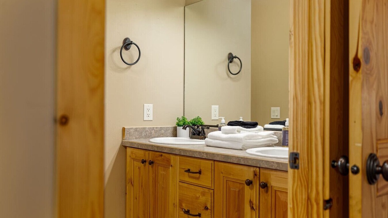 Photo of Bathroom in Meadow View Heights