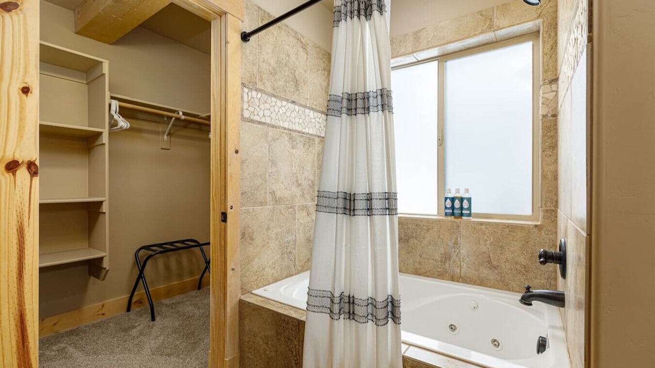 Photo of Bathroom in Meadow View Heights