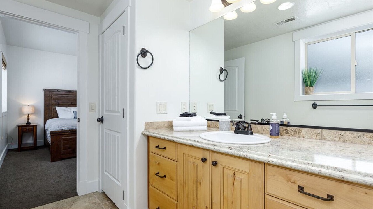 Photo of Bathroom in Meadow View Heights