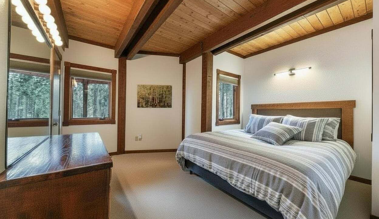 Photo of Bedroom in Twin Peaks