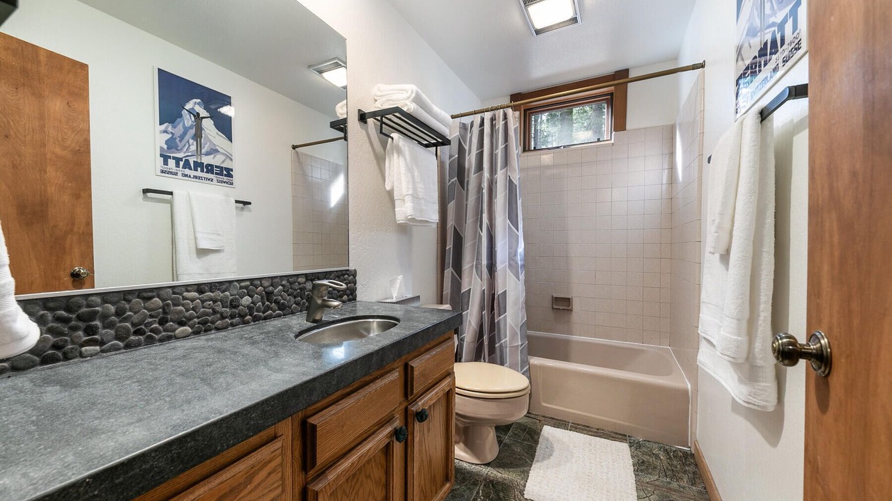 Photo of Bathroom in Twin Peaks