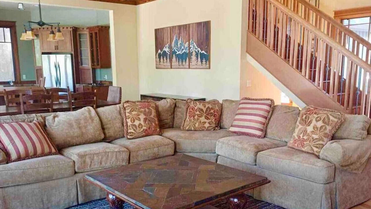 Photo of Livingroom in Gold Mountain