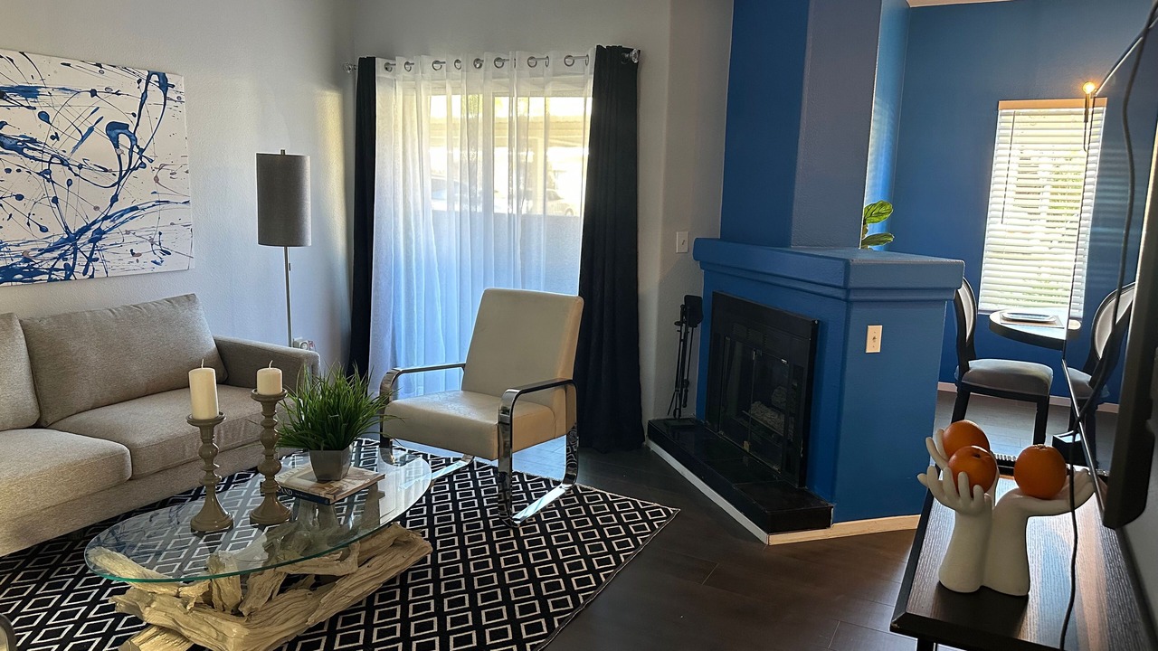 Photo of Livingroom in Enterprise