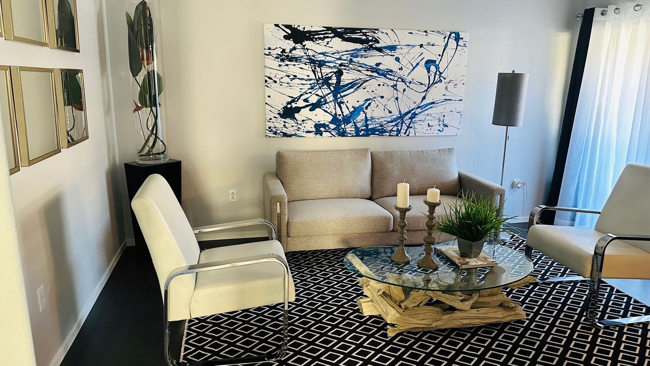 Photo of Livingroom in Enterprise