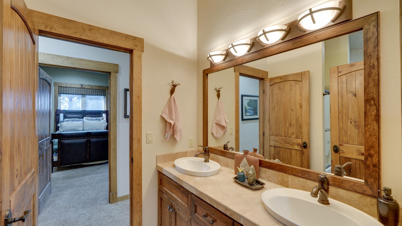Photo of Bathroom in Klamath Falls