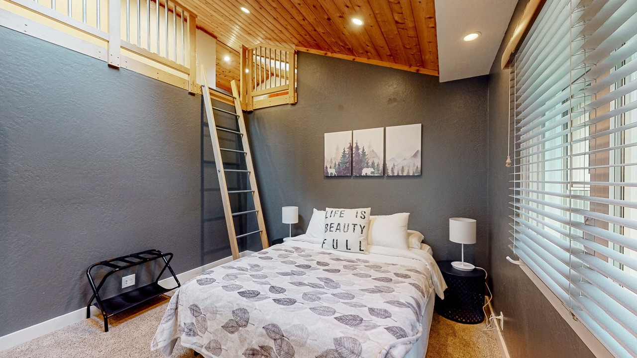 Photo of Bedroom in Jacoby Creek