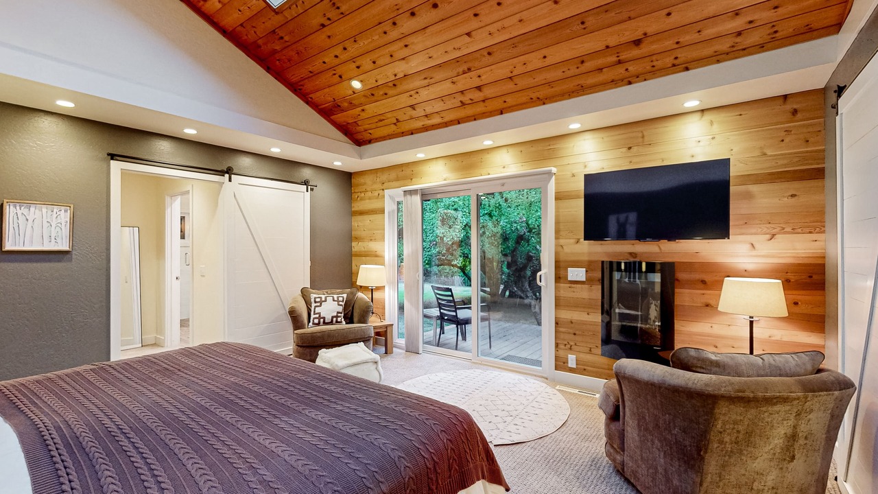 Photo of Bedroom in Jacoby Creek