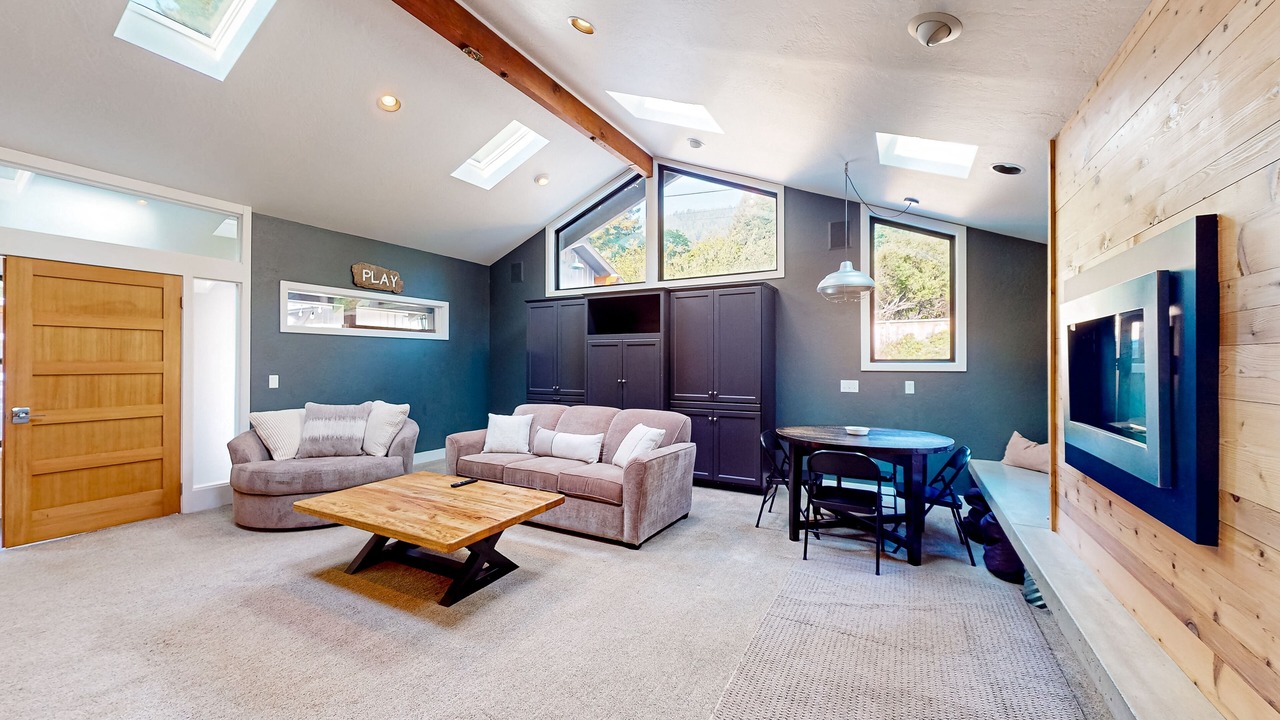 Photo of Livingroom in Jacoby Creek