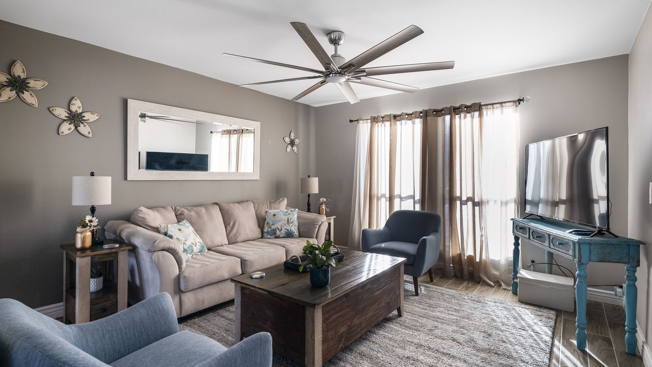 Photo of Livingroom in Paradise Valley Village