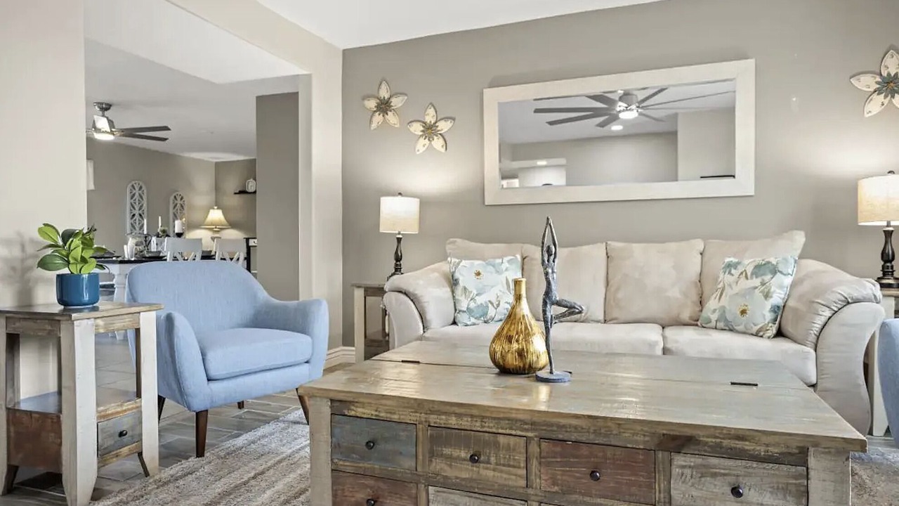 Photo of Livingroom in Paradise Valley Village